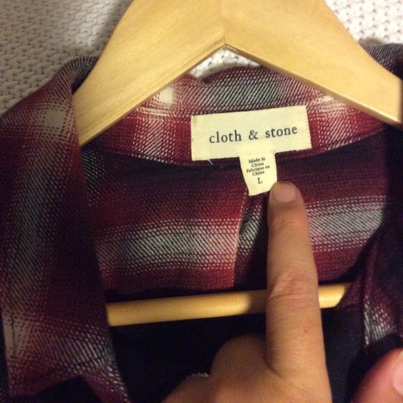 Perfect condition cloth & stone plaid top - Picture 2 of 2